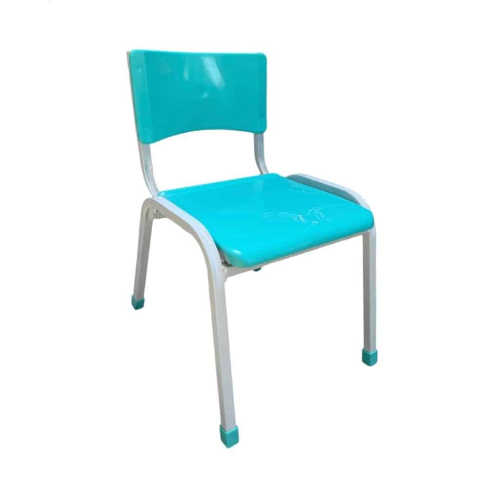 Cadeira infantil em resina com estrutura metálica e pintura epóxi. Conforto e segurança para escolas.